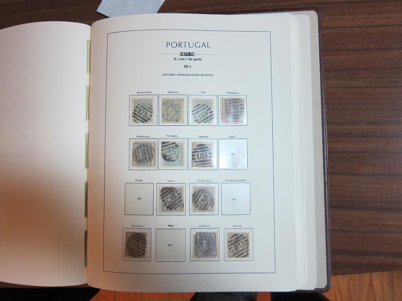 0015 (158).jpg -     Lote:    15      Marcofilia      Lotes Especiais       Descrição:      Portugal.   Colecção especializada de marcas numéricas das 1.ª e 2.ª reformas em selos de 25 reis, desde D. Maria II até D. Luís I, de frente. Lote a ver.        Lote       Valor Base:     &euro; 1.500,00     Valor Venda:     &euro; 3.000,00     